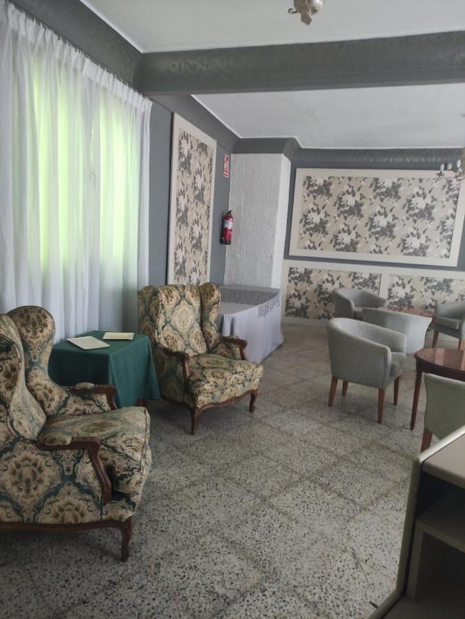 بوساداس Hostal Restaurante Bar Cafeteria La Melchora المظهر الخارجي الصورة